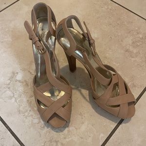 Stuart Weitzman nude leather heels approx 4.5” size 7